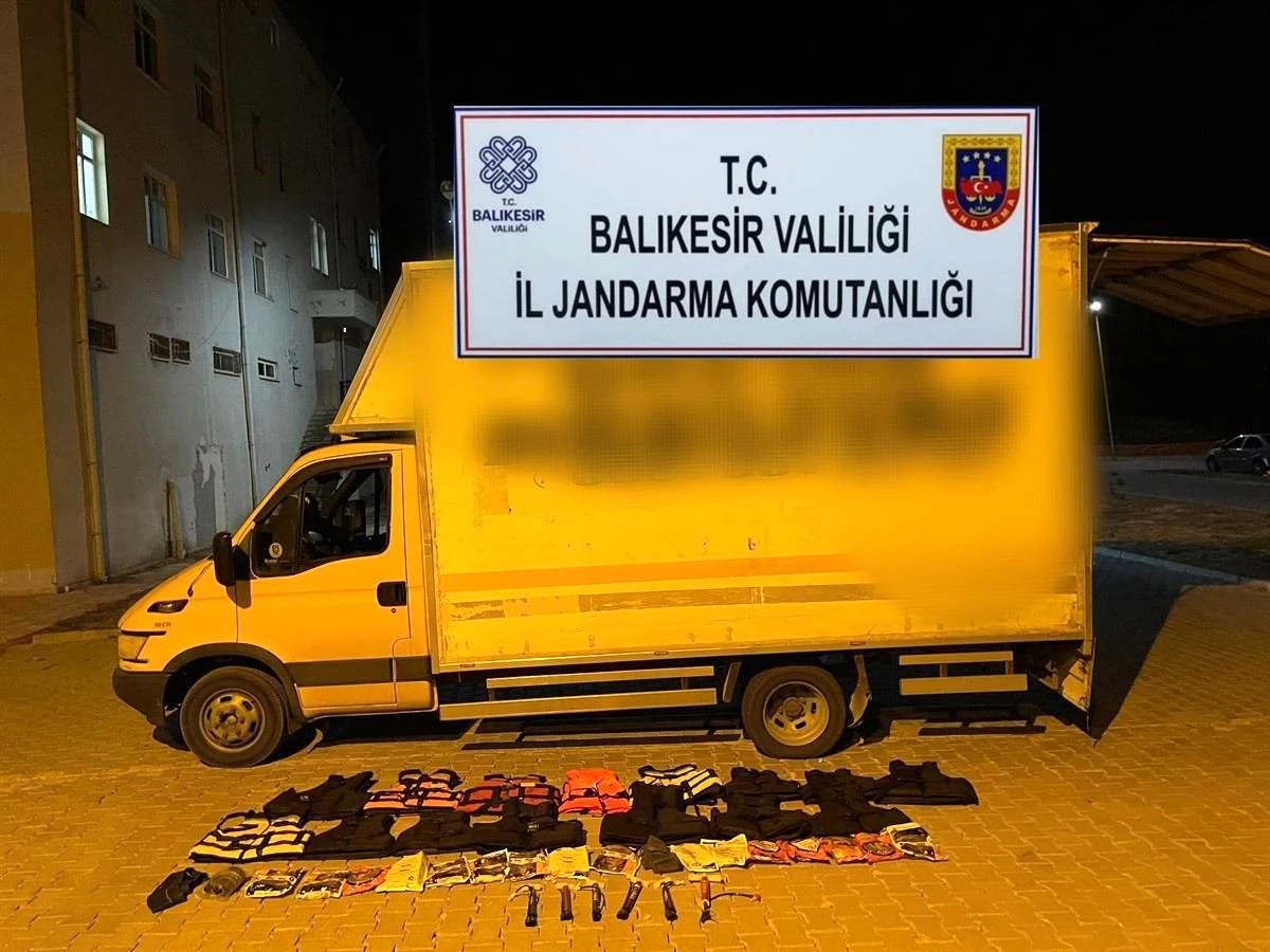 Balıkesir\'de düzensiz göçmen operasyonu: 143 kişi yakalandı