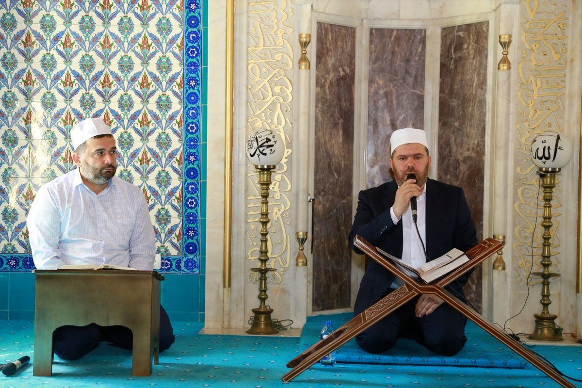 Karabağ\'daki operasyonda şehit olan askerler için Bakü\'de gıyabi cenaze namazı kılındı