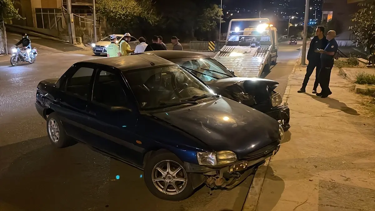 Karabük\'te Otomobil Çarpışması: 2 Yaralı