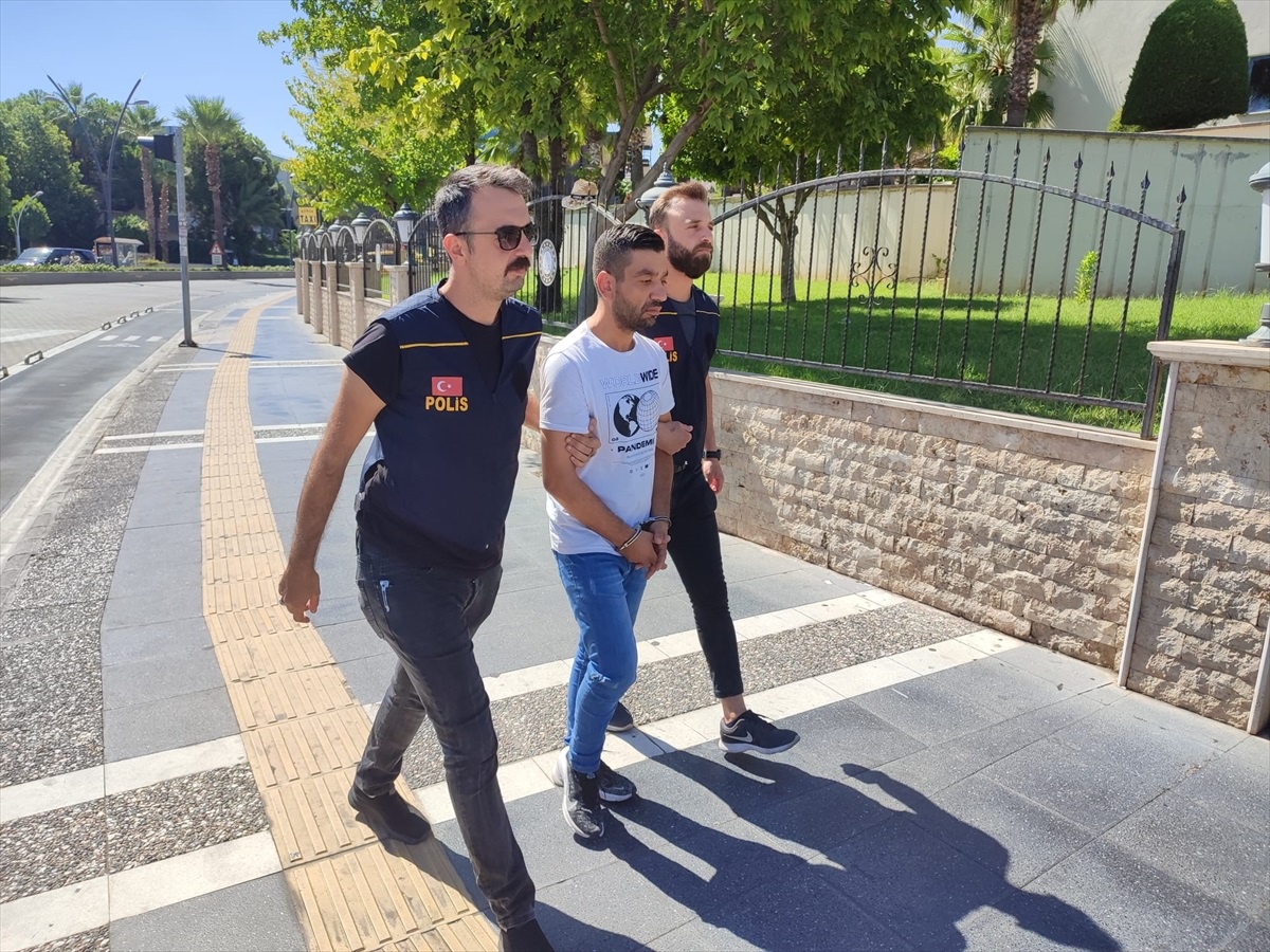 Marmaris\'te 12 düzensiz göçmen yakalandı, şüpheli tutuklandı