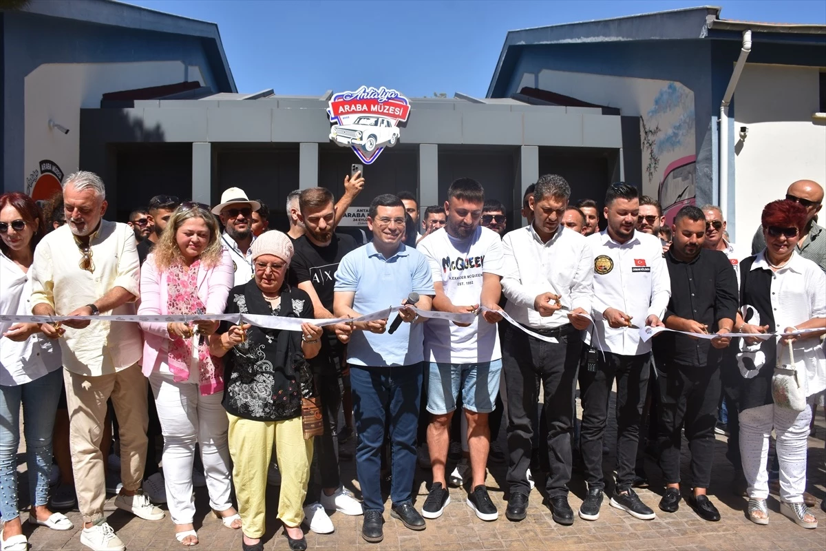 Antalya Otomobil Festivali\'nde 1500 Otomobil Tutkunu Bir Araya Geldi