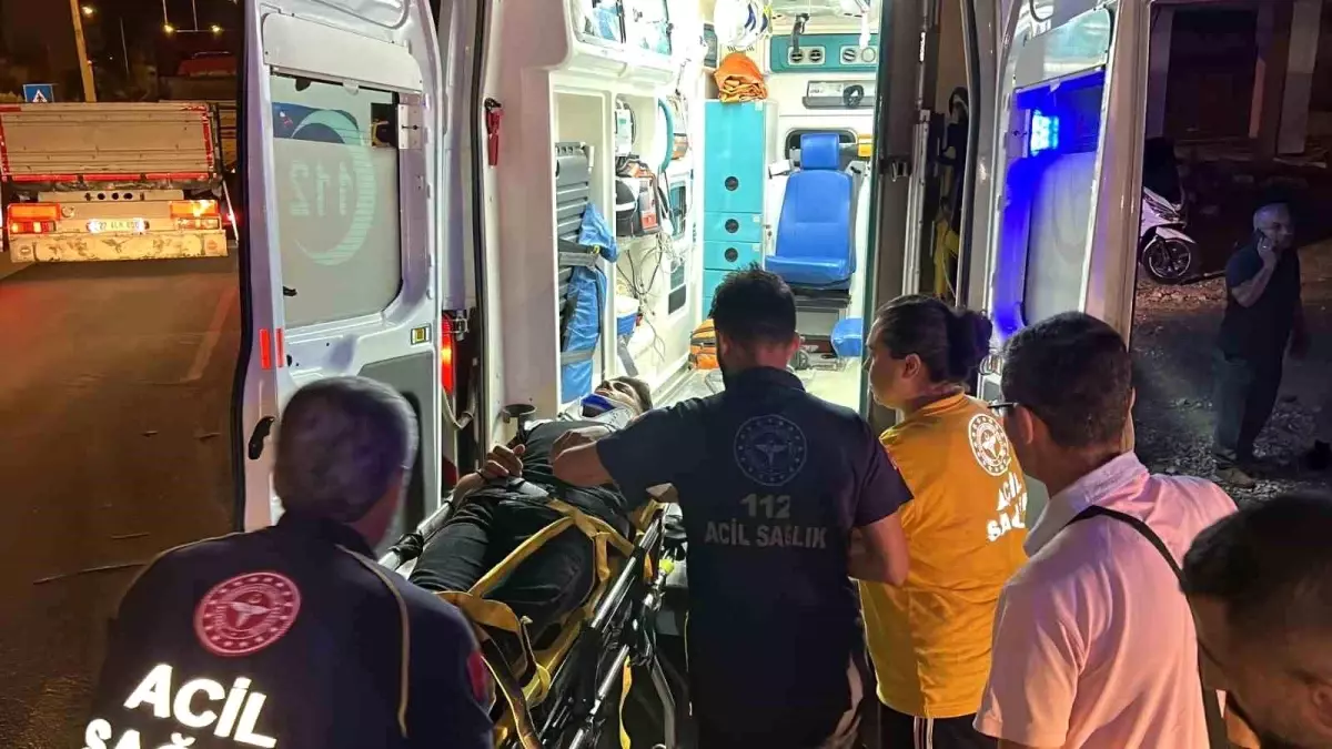 Adıyaman\'da Otomobil ile Motosiklet Çarpışması: 2 Yaralı