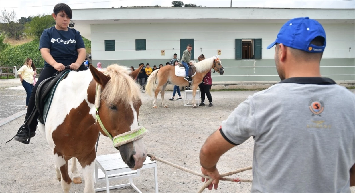 Samsun Büyükşehir Belediyesi, Engelli Çocuklar İçin Atlı Terapi Hizmetini Yaygınlaştırıyor