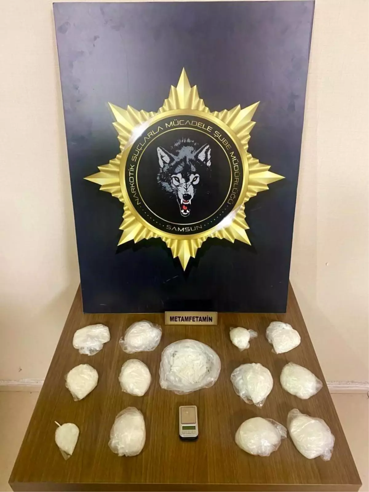 Samsun\'da Uyuşturucuyla Mücadele Operasyonu: 2 Firari Hükümlü ve 14 Şüpheli Gözaltına Alındı