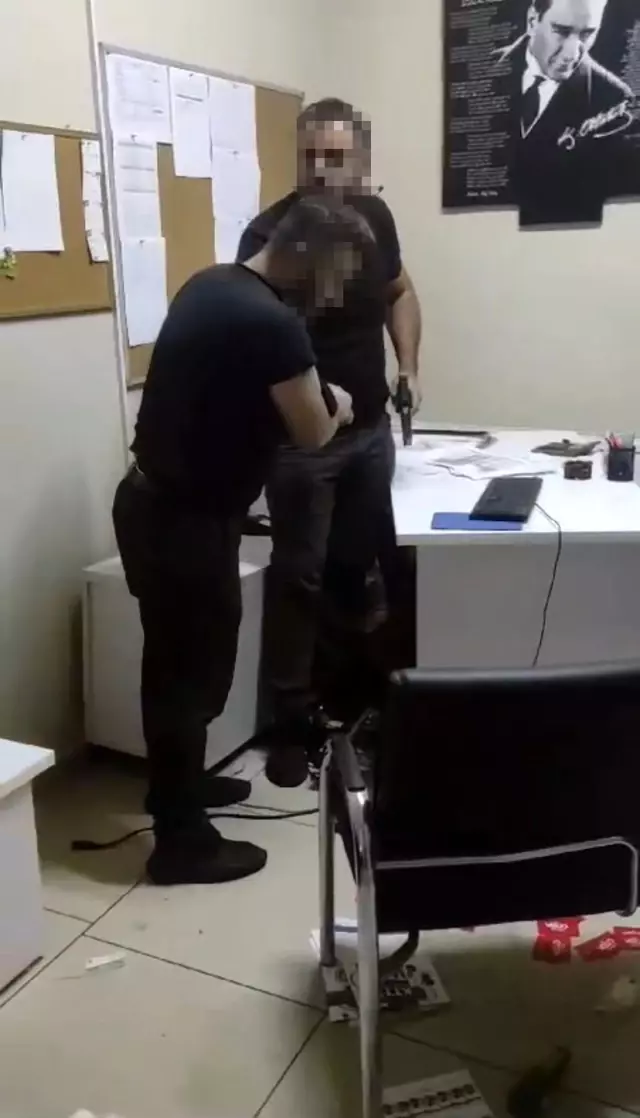 Öğretmen, arabasını satıp devrini yapmadığı şahsa saldırdı Öğretmen, arabasını satıp devrini yapmadığı şahsa saldırdı