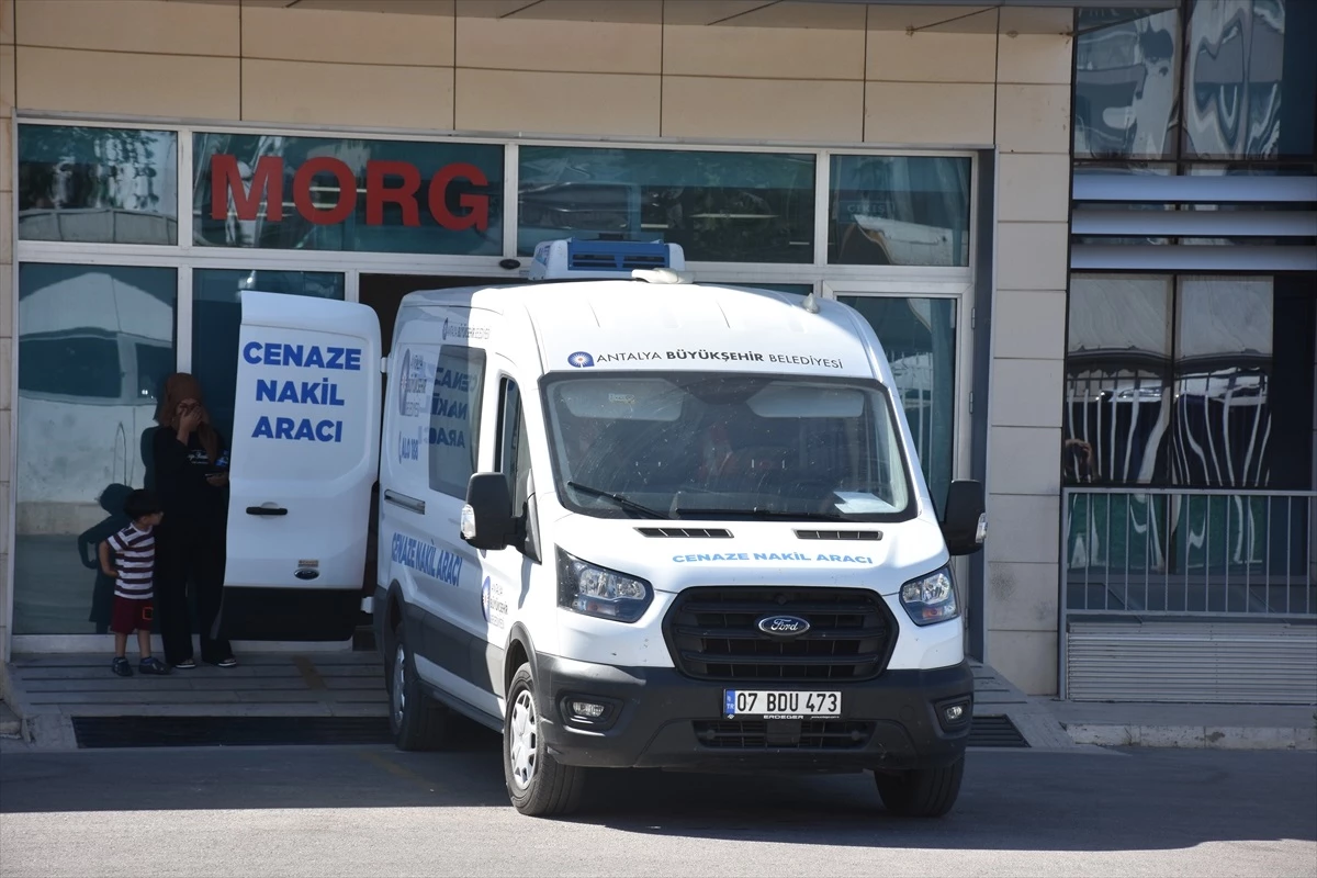 Antalya\'da Silindir Makinesinin Altında Kalarak Hayatını Kaybeden Sürücünün Cenazesi Teslim Alındı