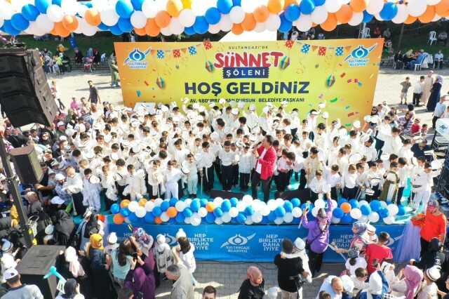 Sultangazi Belediye Başkanı Av. Abdurrahman Dursun'un katıldığı törende bin 500 çocuk sünnet ettirildi