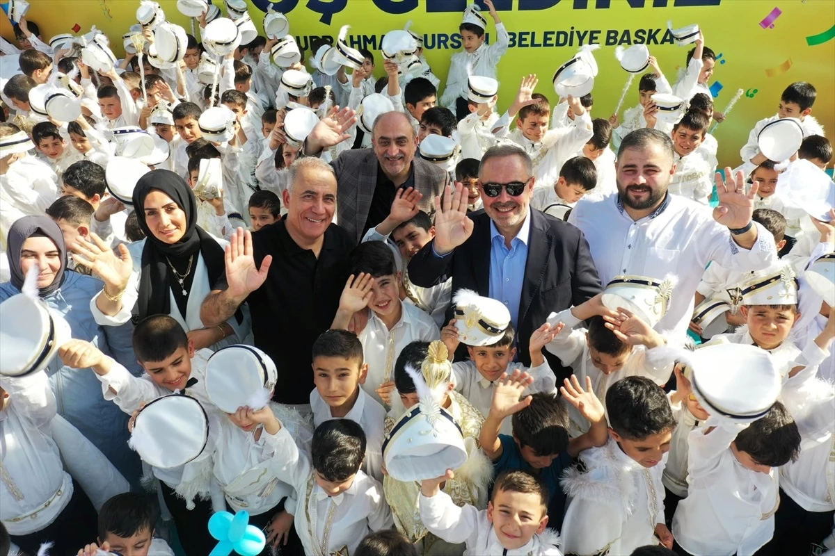 Sultangazi Belediyesi Bin 500 Çocuk İçin Toplu Sünnet Şöleni Düzenledi