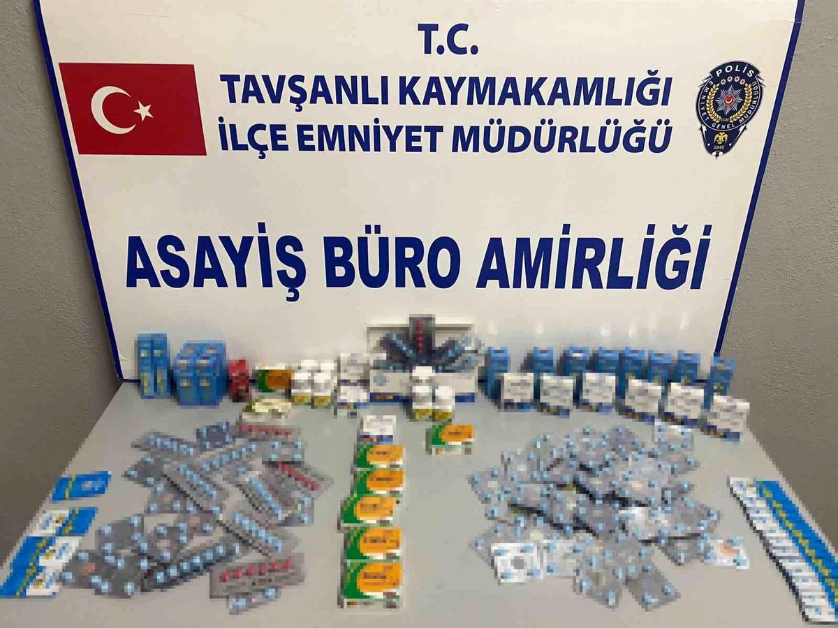 Tavşanlı\'da Halk Pazarında Yasak İlaç Operasyonu