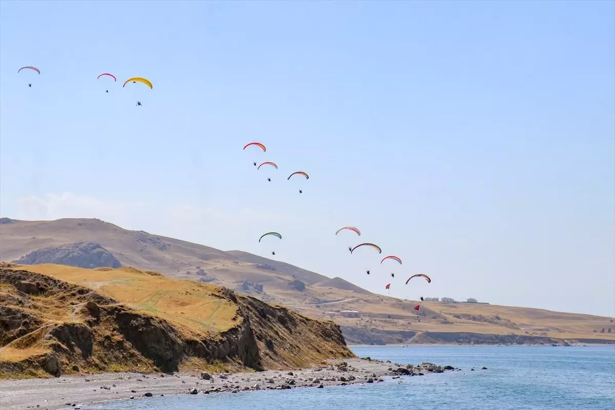 Van\'da Yamaç Paraşütü ve Paramotor Şampiyonası Tamamlandı