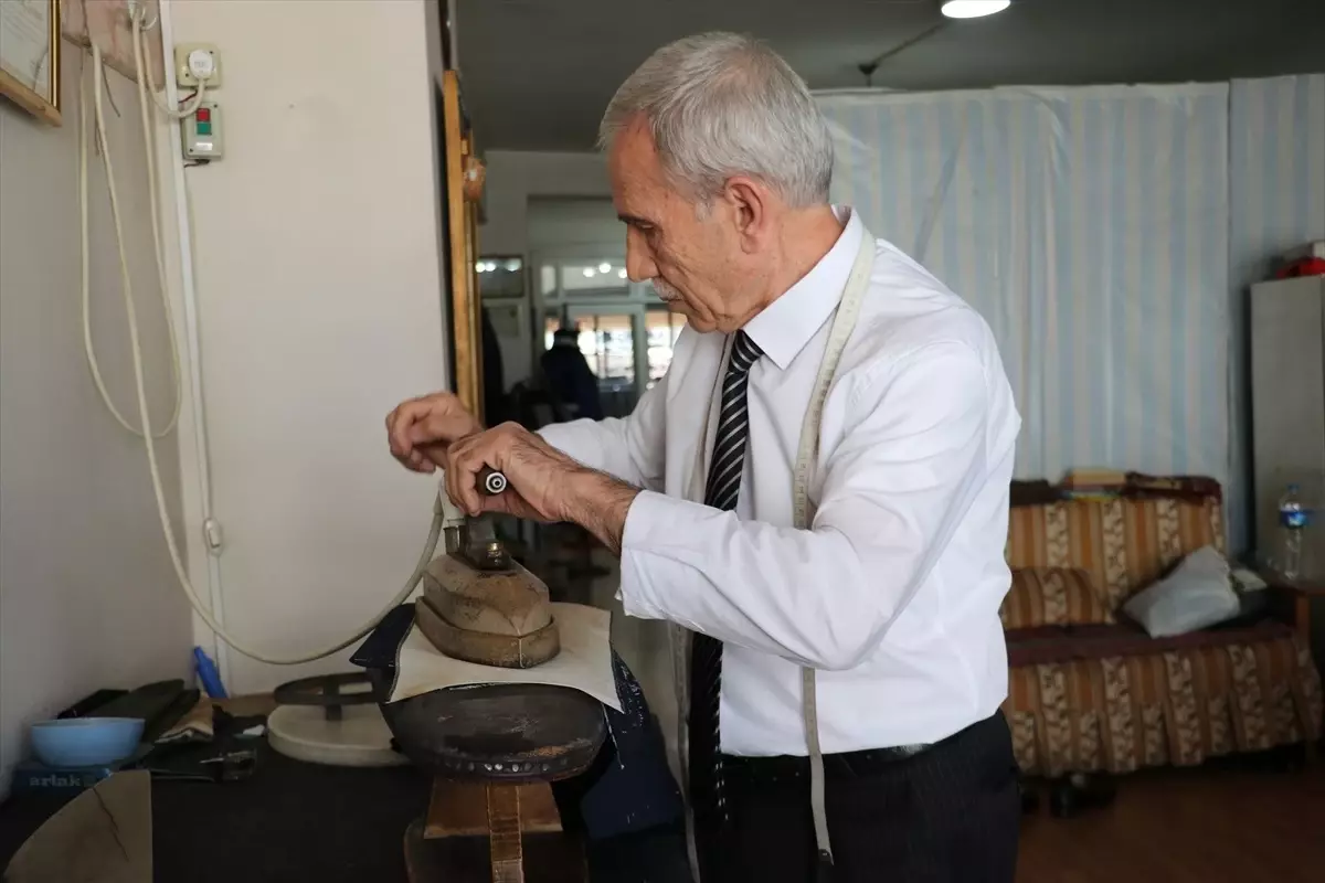 Erzurum\'da 63 Yıllık Terziye Ödül