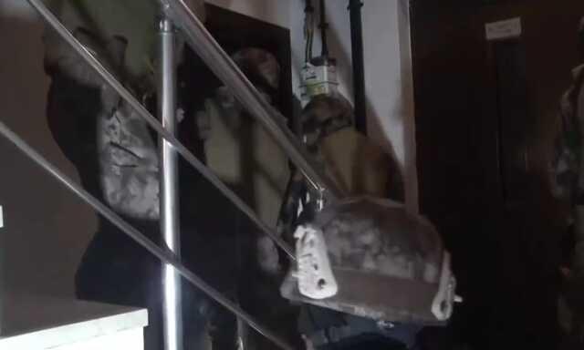 19 ilde zehir tacirlerine baskın! Ekipler kapıları koçbaşlarıyla kırıp girdiı