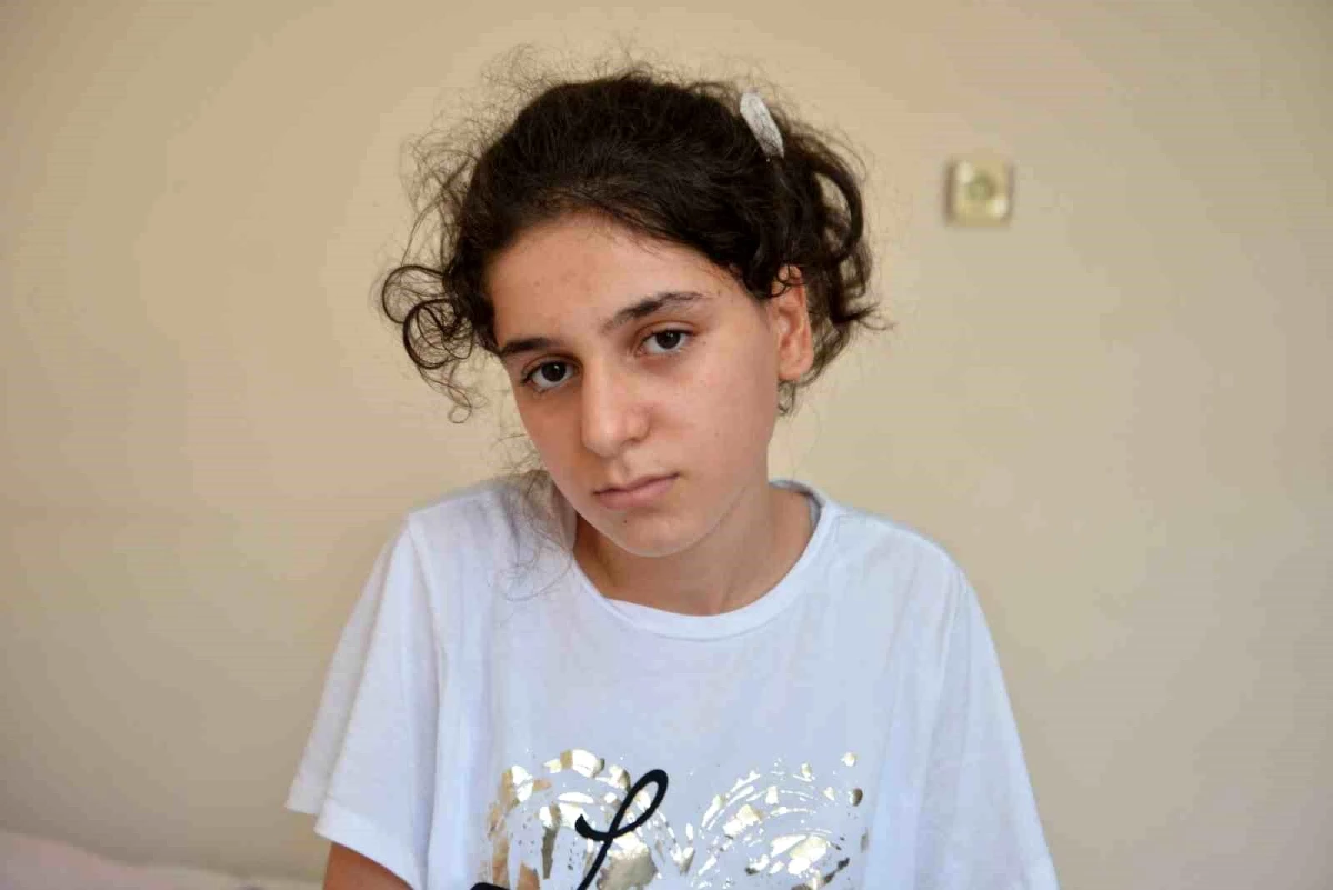 Adana\'da açık dolmuş kapısından düşen 13 yaşındaki kız çocuğu konuştu