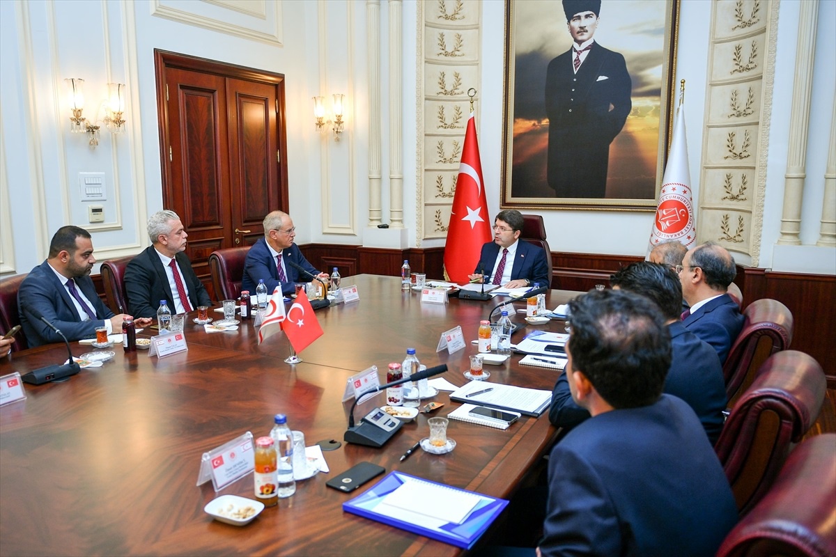 Adalet Bakanı Yılmaz Tunç, KKTC Meclisi Depremle İlgili Hukuki ve Adli Sürecin İzlenmesine İlişkin Oluşturulan Geçici ve Özel Komite Başkanı Oğuzhan Hasipoğlu ve Heyetini Kabul Etti