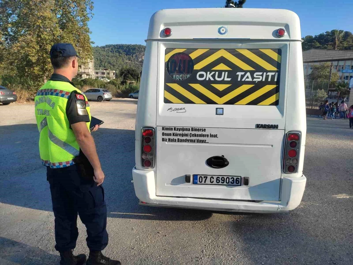 Antalya\'da Okul Servis Araçları Denetlendi