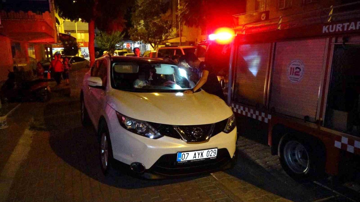 Antalya\'da İtfaiyeciler Mahsur Kalan Çocuğu Kurtardı
