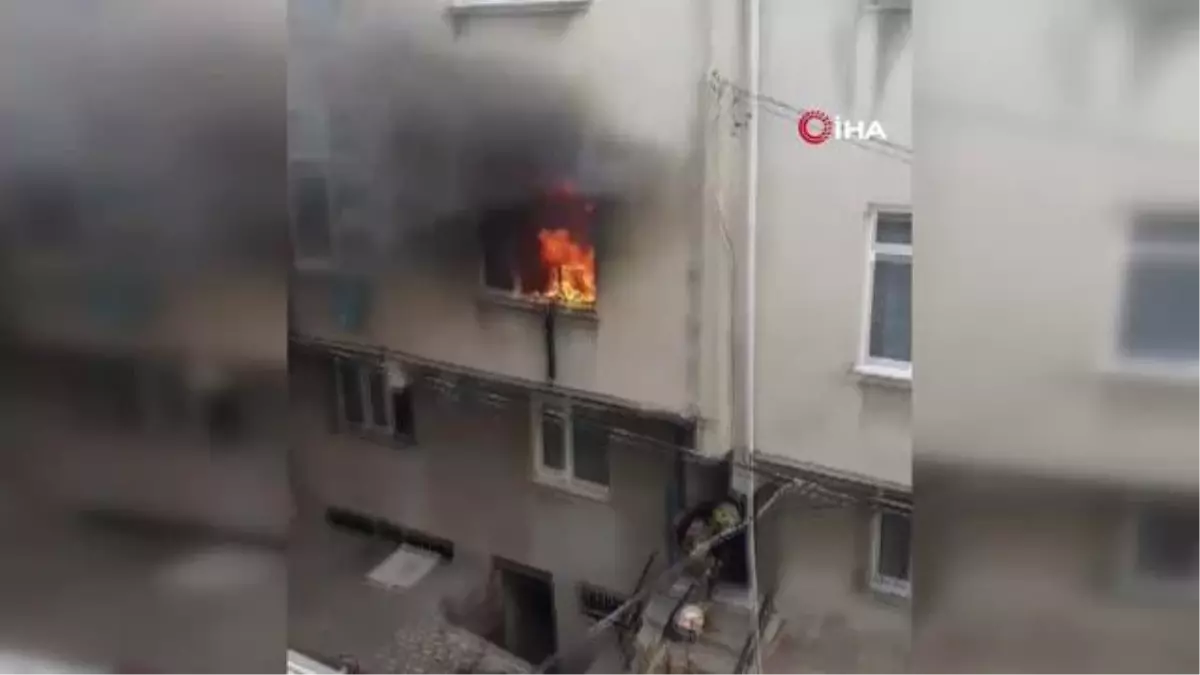 İstanbul Avcılar\'da 4 Katlı Binada Yangın: 3\'ü Çocuk 8 Kişi Kurtarıldı