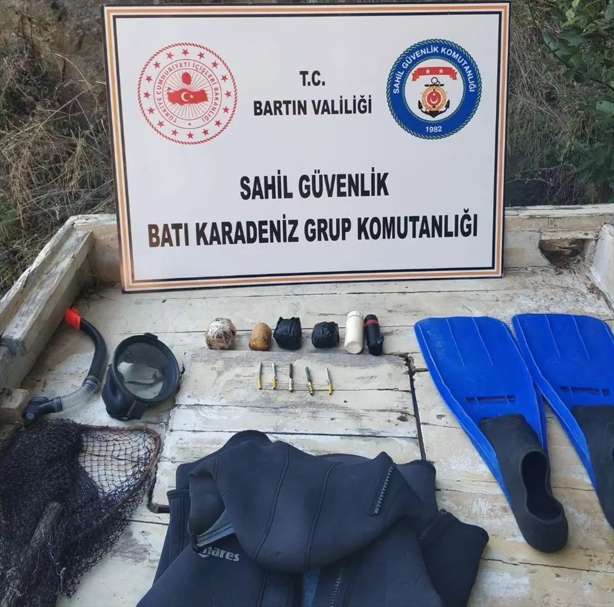 Bartın'da Sahilde Dinamitle Balık Avlayan 2 Kişi Yakalandı