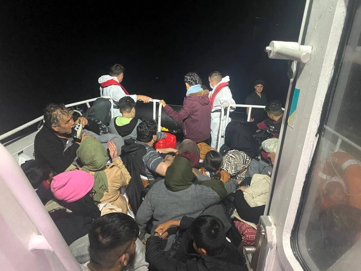 Çanakkale\'de Sahil Güvenlik operasyonunda 121 kaçak göçmen yakalandı