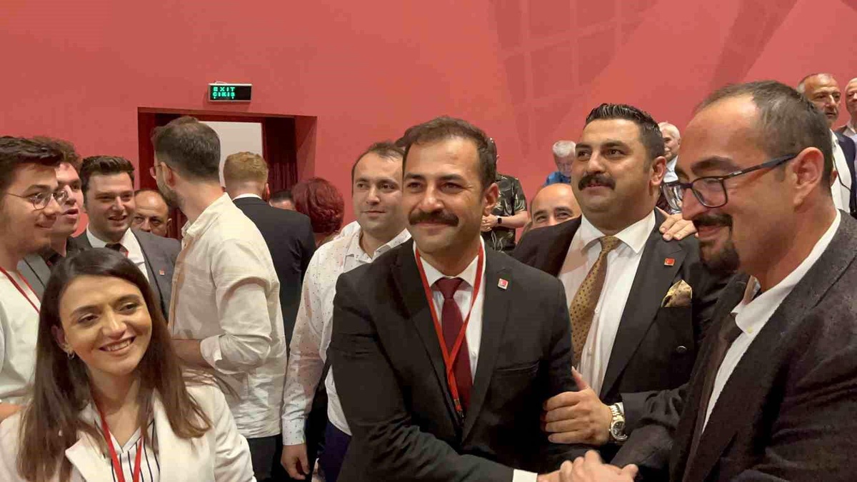 CHP Eskişehir İl Kongresi\'nde Av. Talat Yalaz İl Başkanı Seçildi