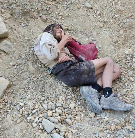 Domuz avına çıkan avcılar, maden sahasındaki çukurda 3 gün boyunca mahsur kalan Fransız gezgini kurtardı