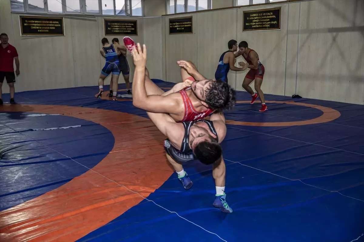 İşitme Engelli Milli Güreşçi Mükremin Aktaş, Olimpiyat Madalyası İçin Çalışıyor