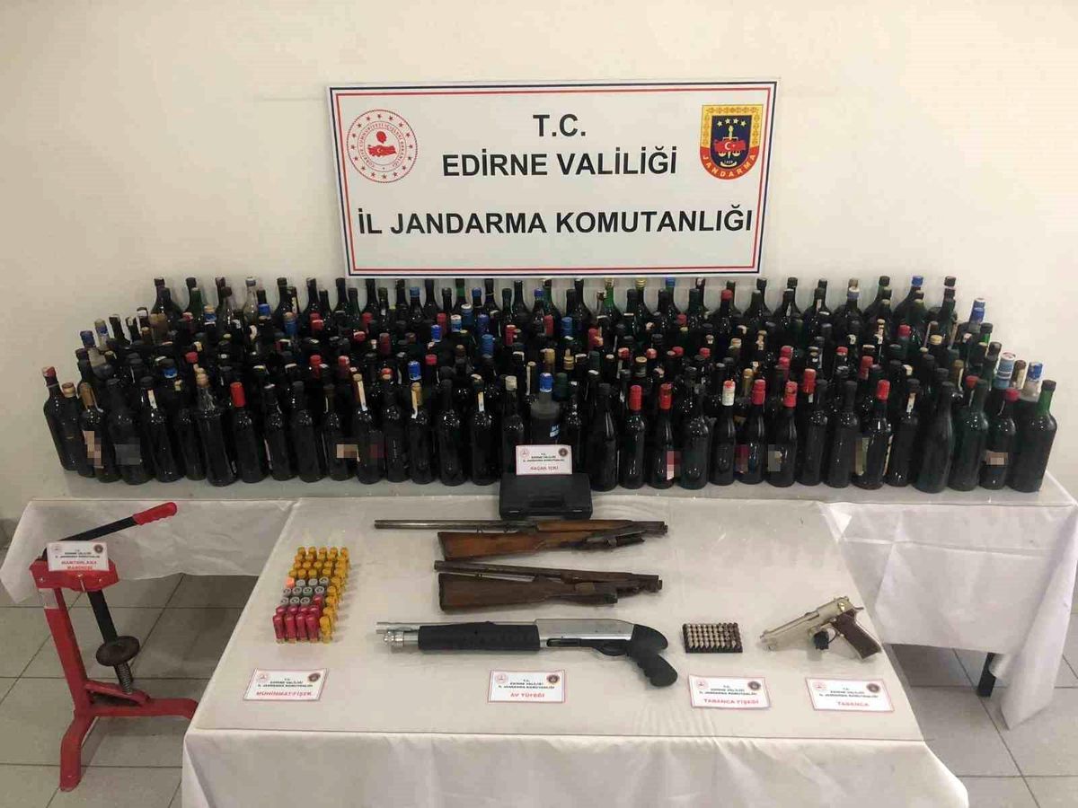 Edirne\'de Kaçakçılık Operasyonu: 415 Litre Kaçak İçki Ele Geçirildi