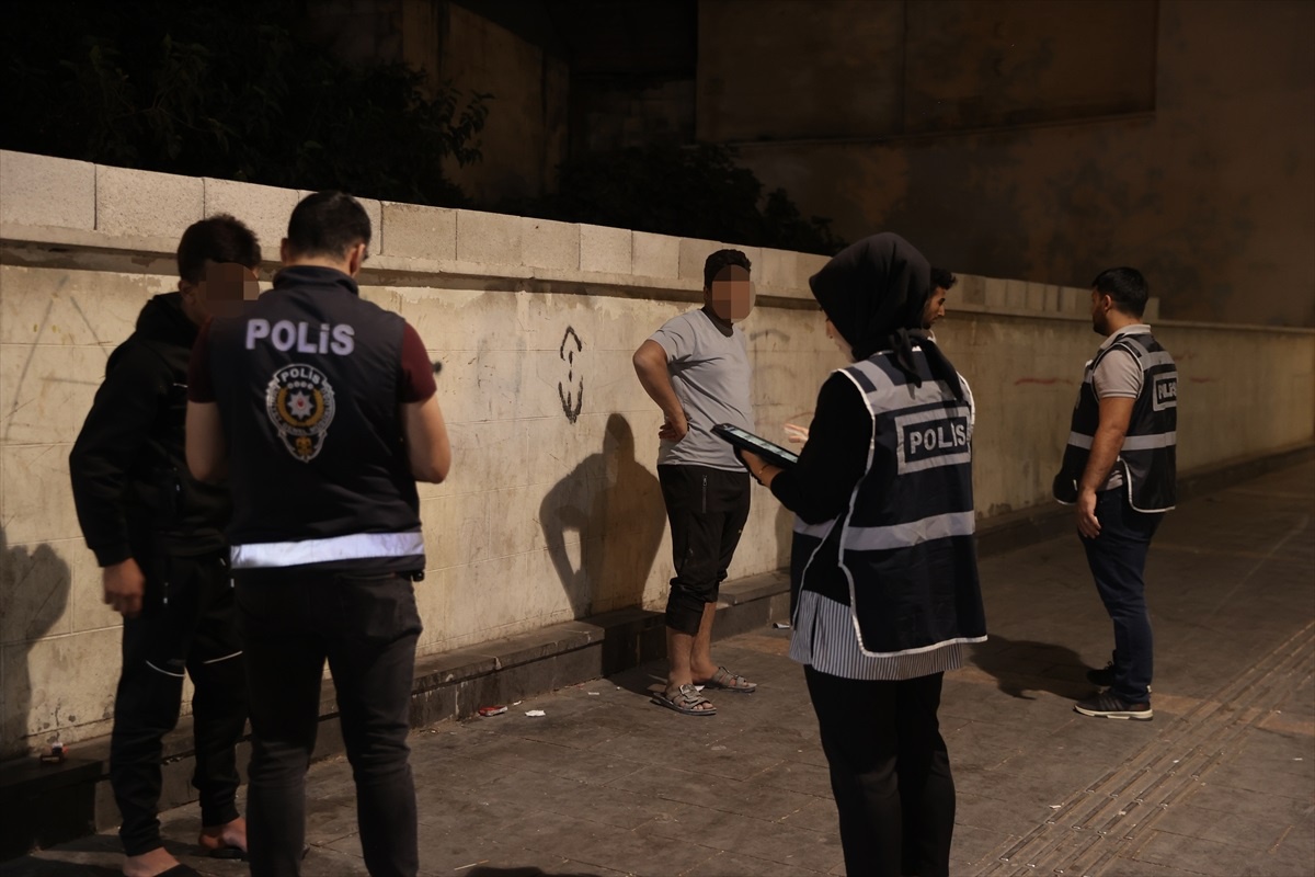 Gaziantep\'te Tarihi Mekanların Bulunduğu Mahallelere Huzur ve Güven Operasyonu