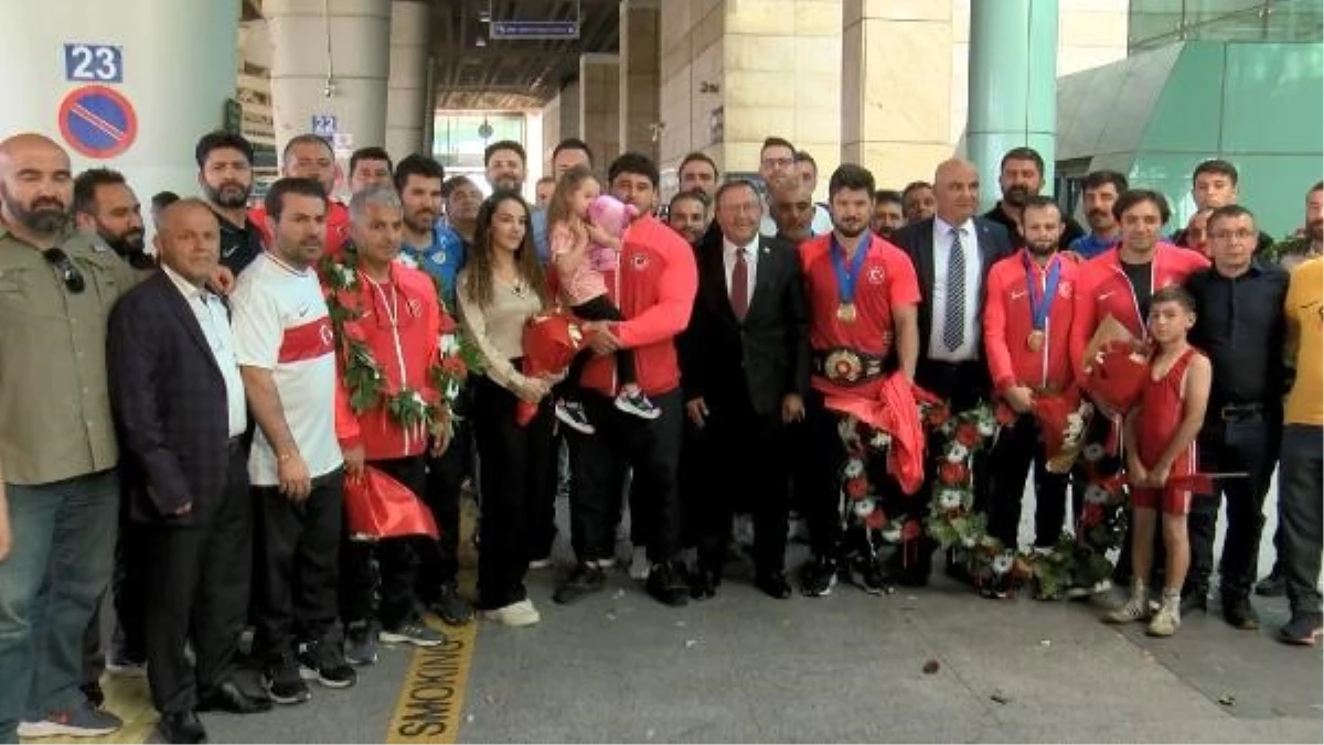 Dünya Güreş Şampiyonası\'nda Türk Grekoromen Güreş Milli Takımı 3. oldu