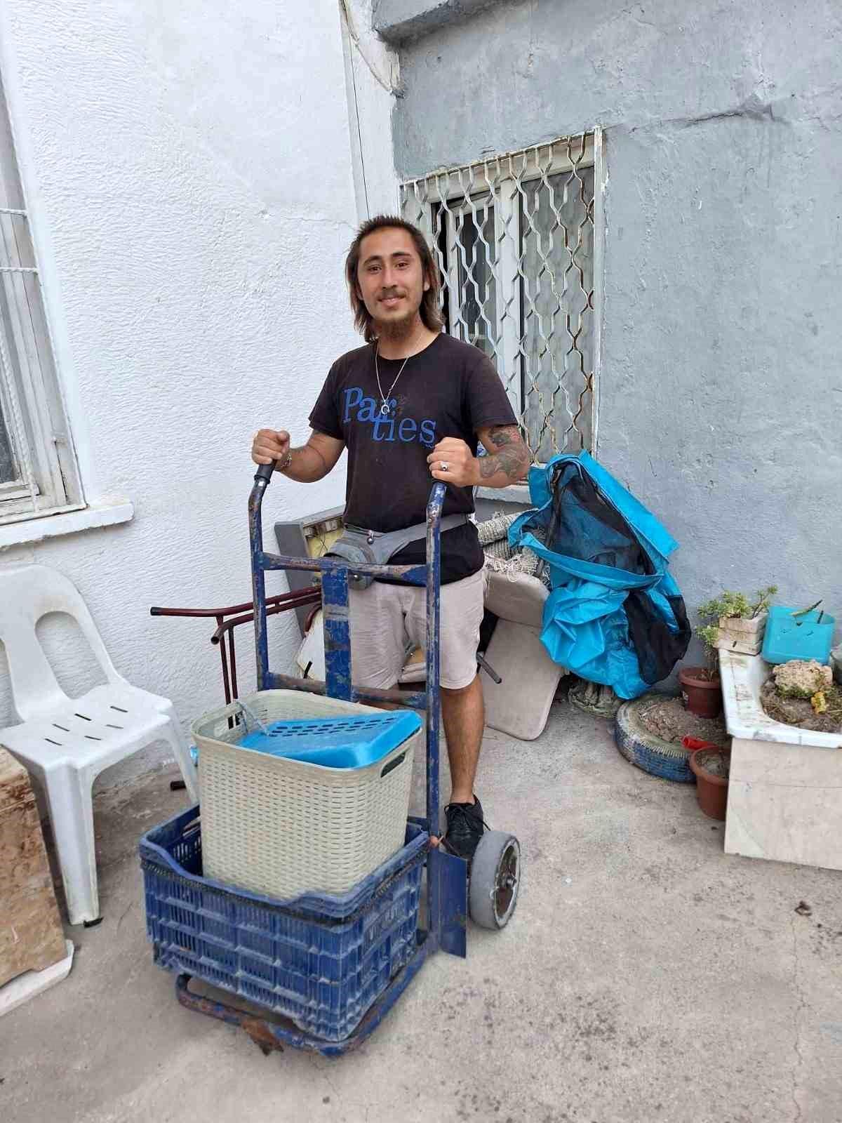 Hurdacı Genç, Bulduğu Parayı Sahibine Teslim Etti