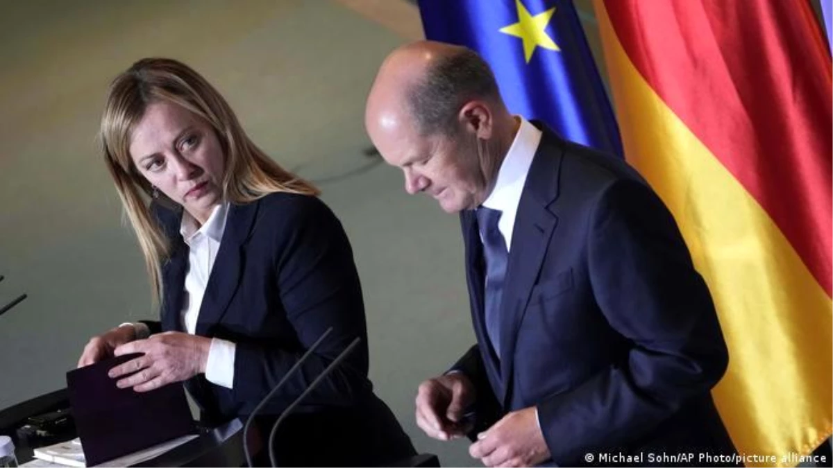 İtalya Başbakanı Meloni, Almanya\'ya sığınmacı kurtarma yardımlarını eleştirdi