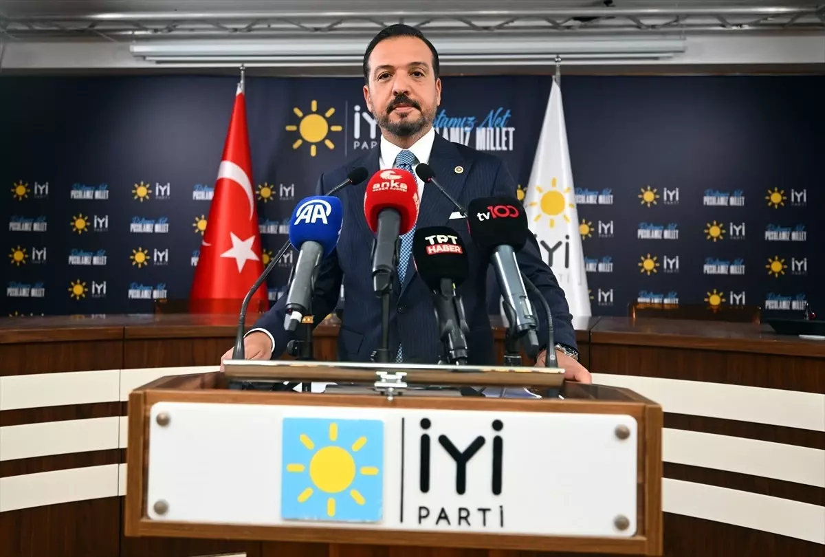 İYİ Parti Sözcüsü Zorlu, basın toplantısı düzenledi Açıklaması