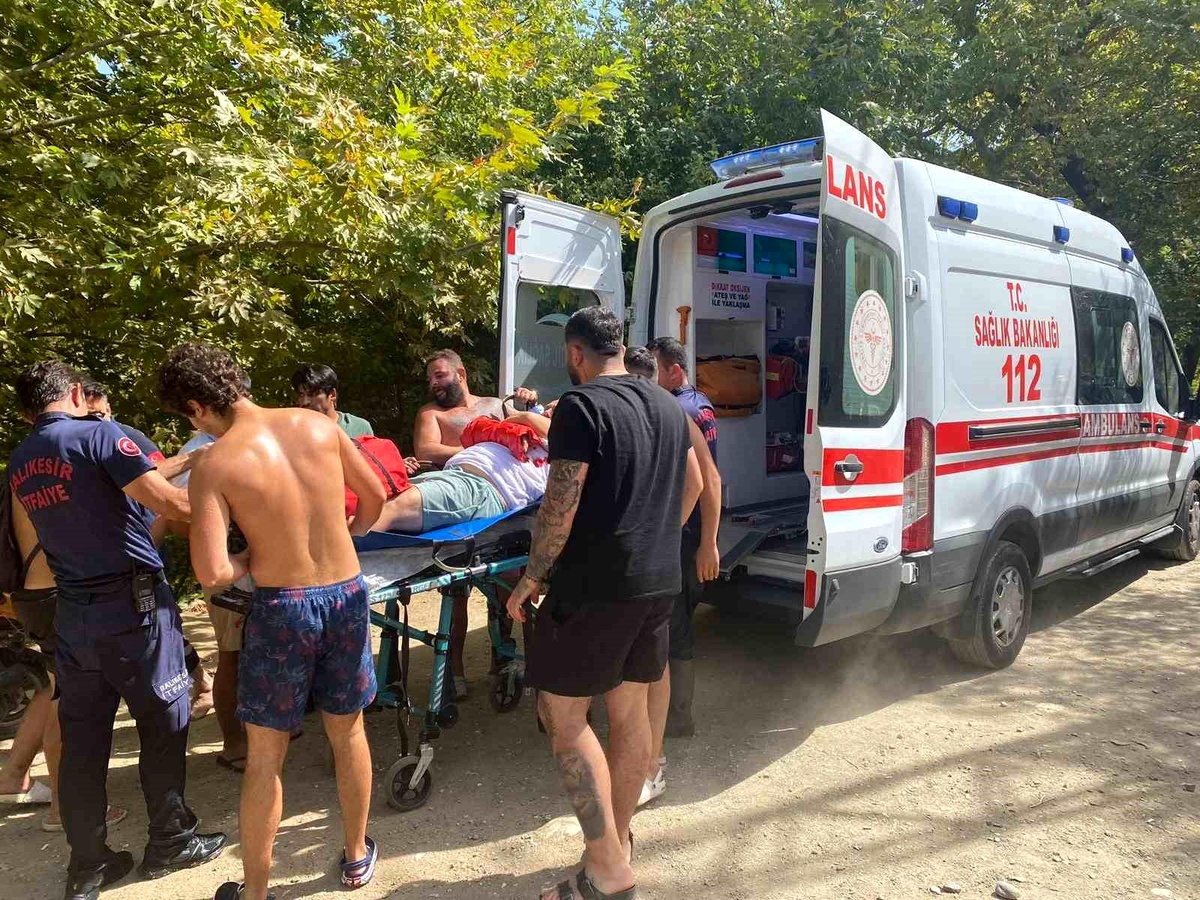 Edremit İtfaiyesi Kanyondan Düşen Kişiyi Kurtardı