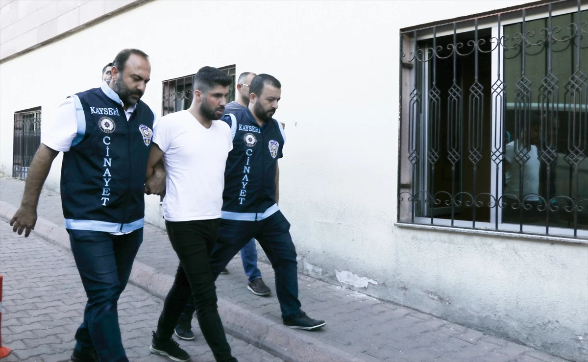 Kayseri\'de Kavga Sonucu Bir Kişi Bıçaklanarak Öldürüldü