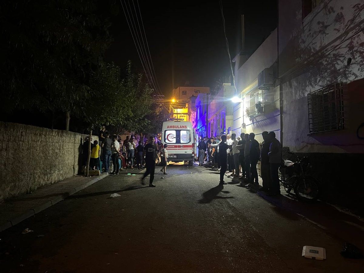 Kilis\'te Evini Ateşe Veren Kişi Polis Tarafından İkna Edildi