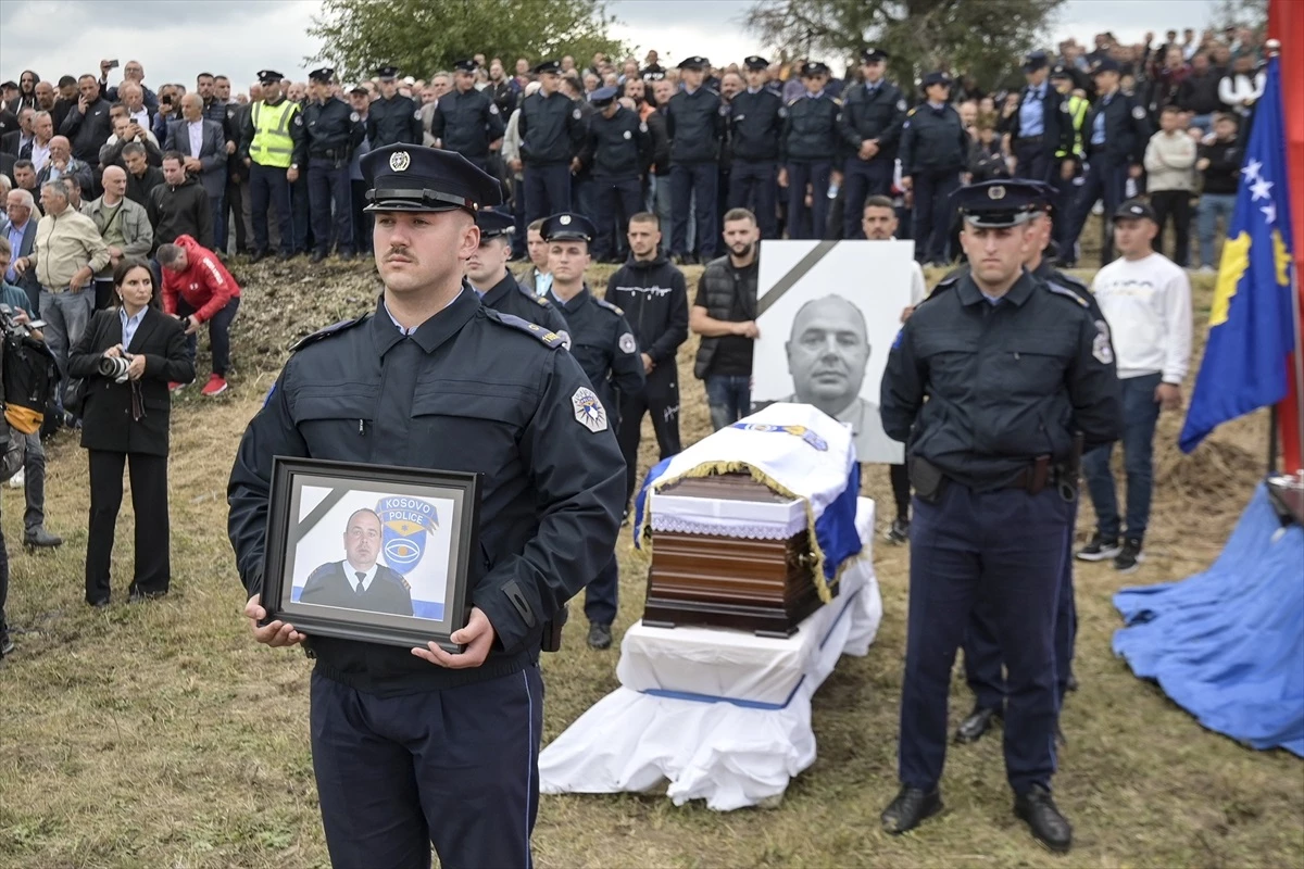 Kosova Polis Memuru Afrim Bunjaku\'nun Cenazesi Defnedildi