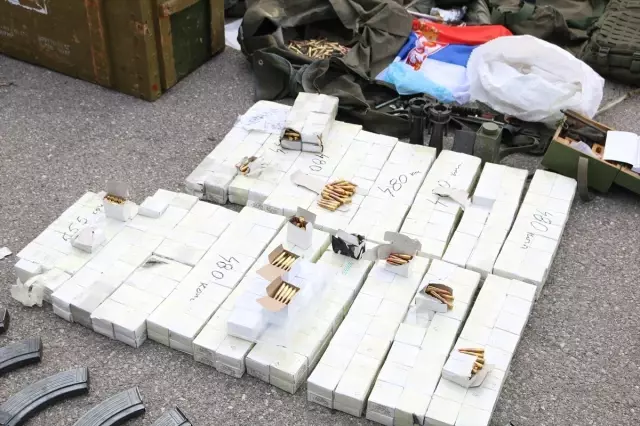 Adeta savaşa gelmişler! Kosova'ya saldırı düzenleyen Sırplardan çıkanlar bir orduya yeter