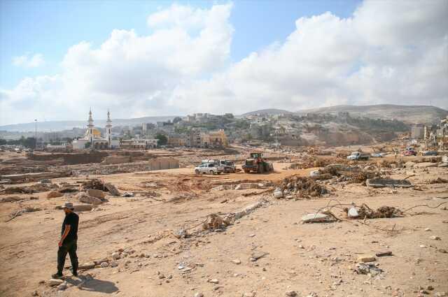 Libya'nın Derna'da şehrinde belediye başkanı ve diğer yetkililer baraj çökmesi ile ilgili açılan soruşturma kapsamında gözaltına alındı