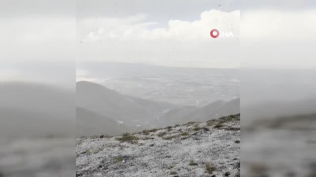 Palandöken Dağı\'nın zirvesi doluyla beyaza büründü