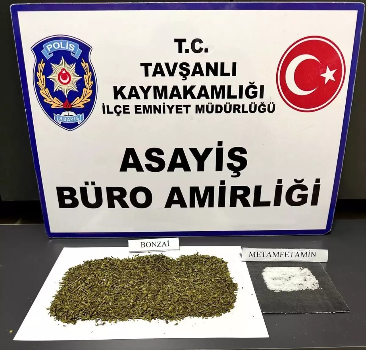 Tavşanlı\'da Dolmuşta Uyuşturucu Sevkiyatı Yapan Şüpheli Yakalandı