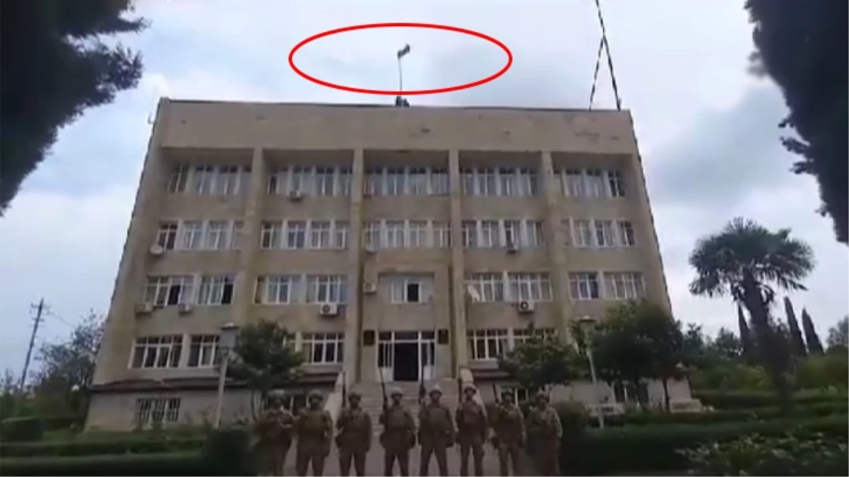 30 yıl sonra bir ilk! Azerbaycan ordusu, Ağdere şehrine Azerbaycan bayrağı dikti