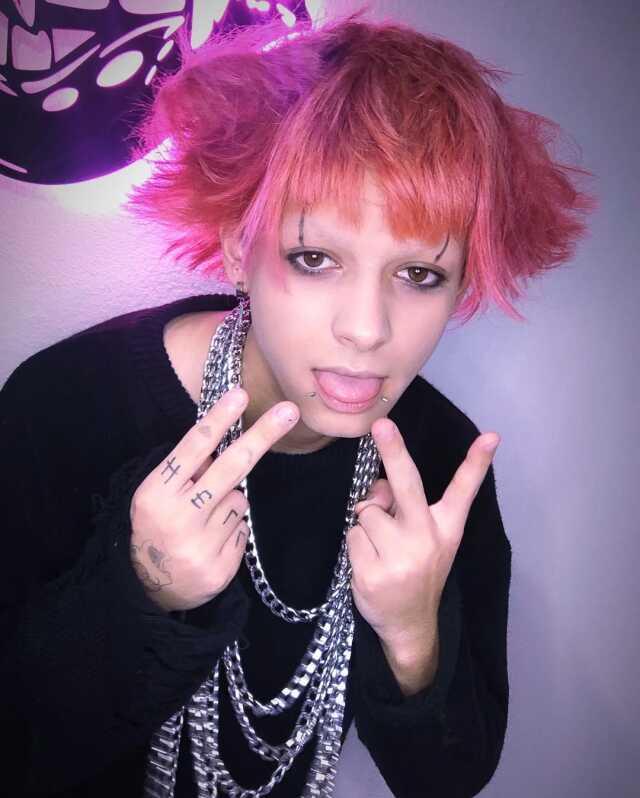 '456 yaşındayım ve iblisim' diyerek gündem olan fenomen Efe Baycan'ın Umre'ye gittiği görüntü tepki çekti '456 yaşındayım ve iblisim' diyerek gündem olan fenomen Efe Baycan'ın Umre'ye gittiği görüntü tepki çekti