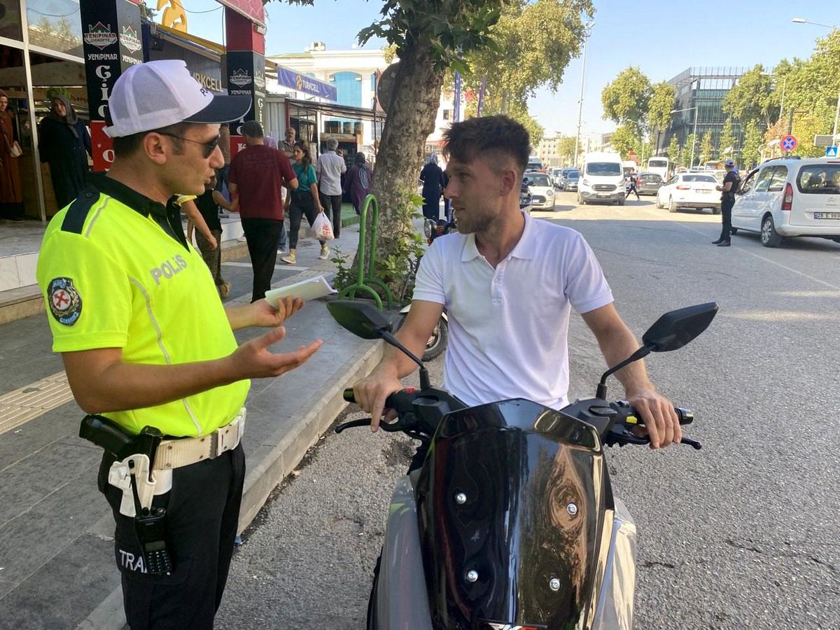 Adıyaman\'da Motosiklet Sürücülerine \'Kask\' Denetimi