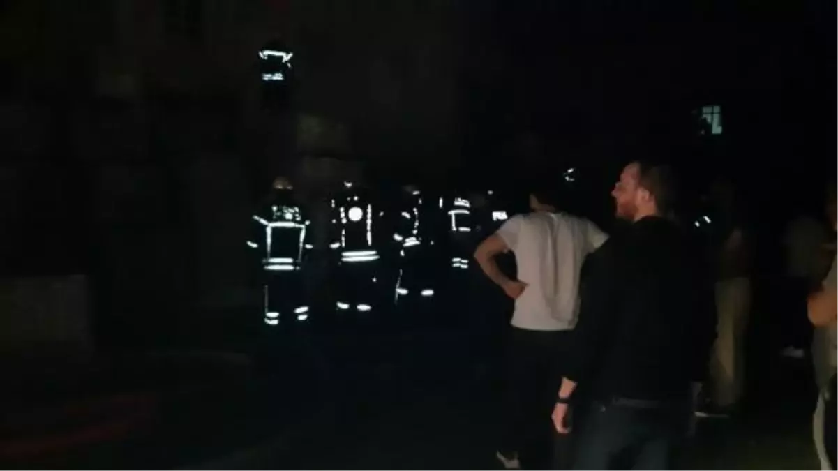 AK Parti İlçe Başkanının Deposunda Yangın Çıktı