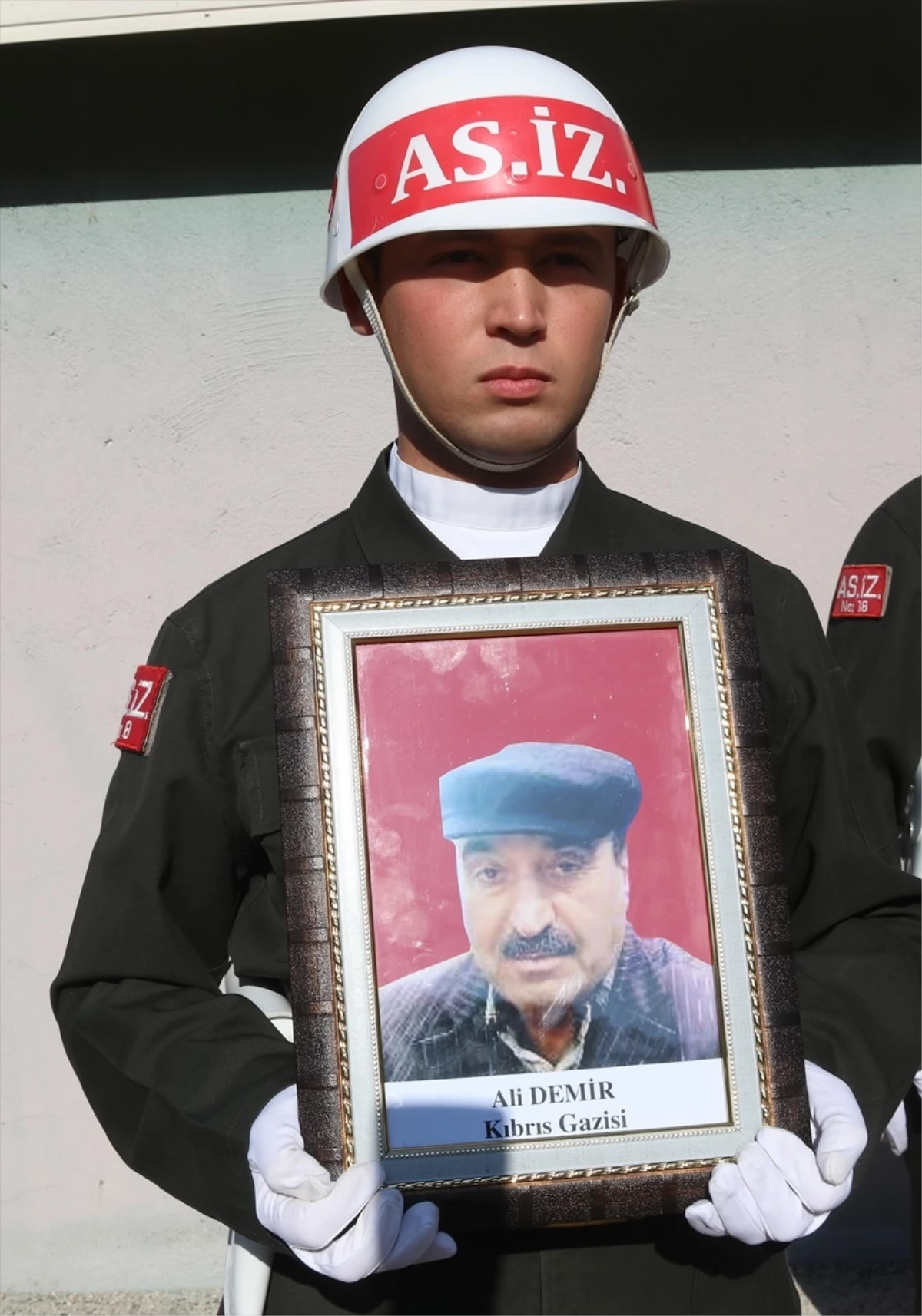 Kıbrıs gazisi Ali Demir\'in cenazesi toprağa verildi