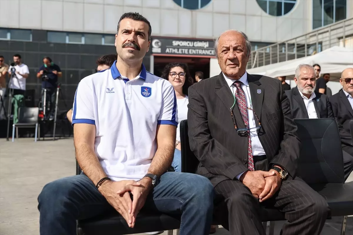 Anadolu Efes ve Anadolu Isuzu arasındaki partnerlik anlaşması yenilendi