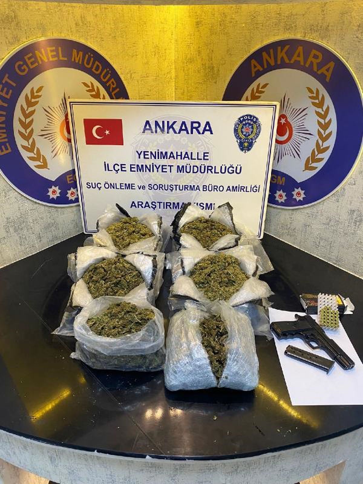 Ankara\'da Uyuşturucu Operasyonu: 2 Gözaltı, 3 Kilogram Esrar Ele Geçirildi