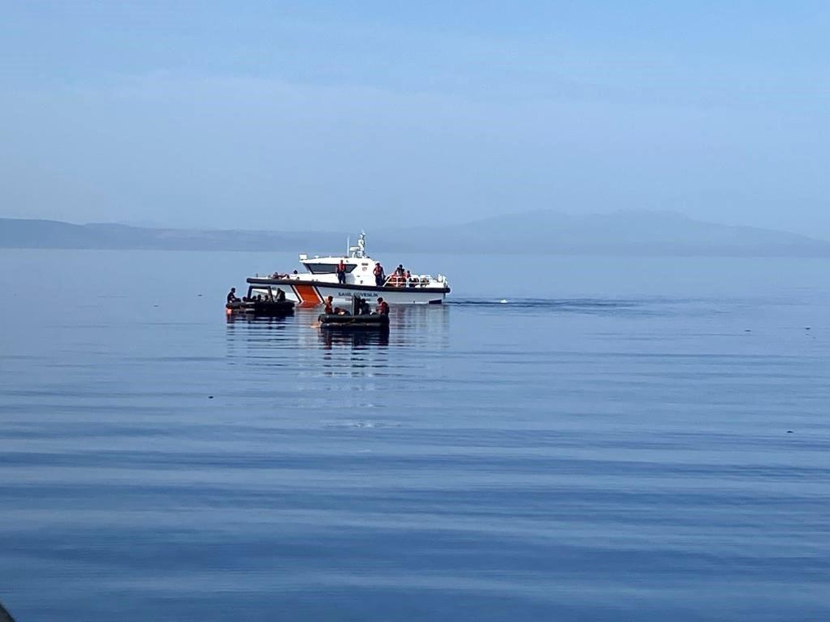 Ayvalık\'ta Yunanistan unsurları tarafından geri itilen 180 düzensiz göçmen kurtarıldı