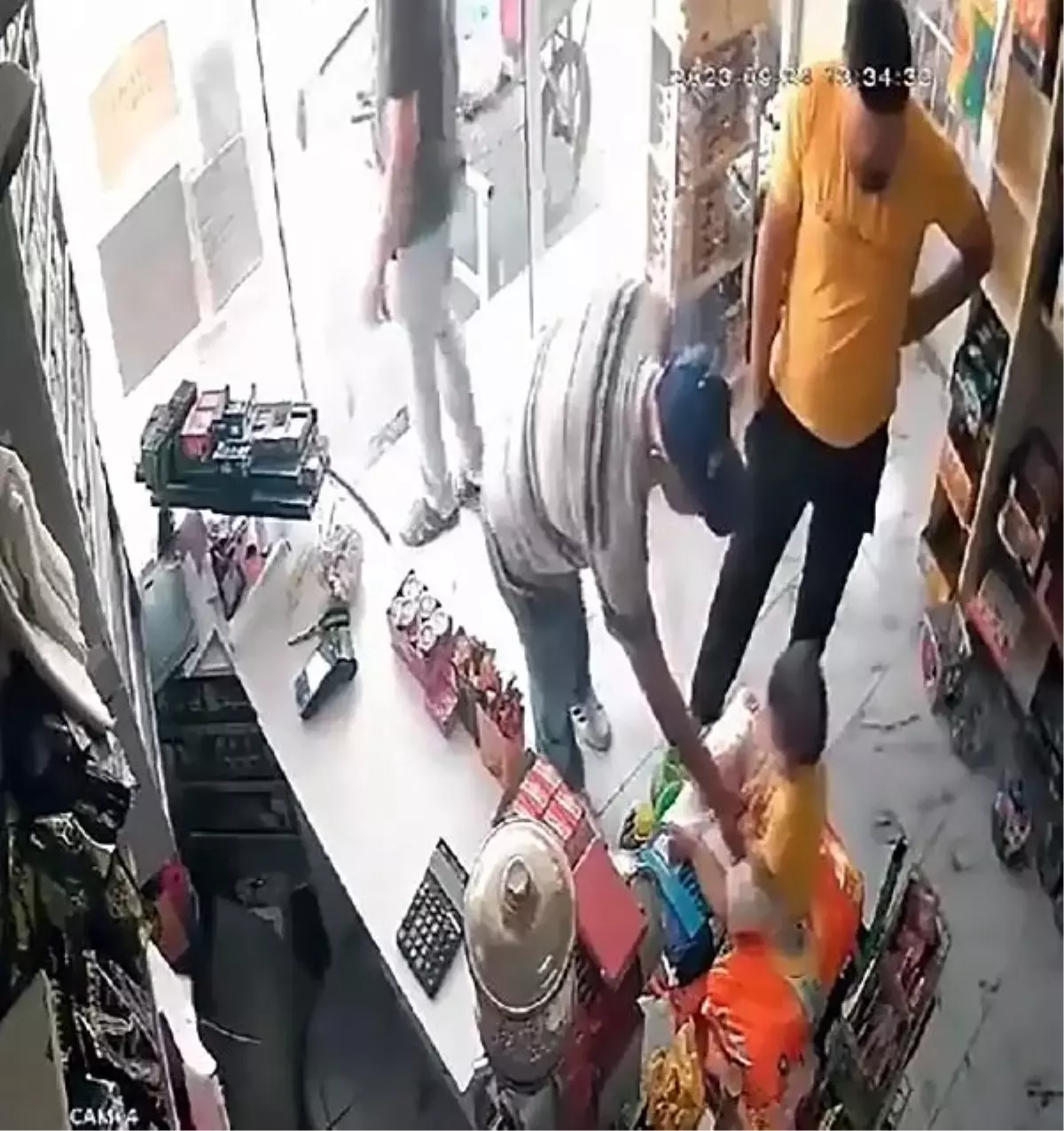 Baba, Bebeğini Taciz Eden Kişiyi Dövdü