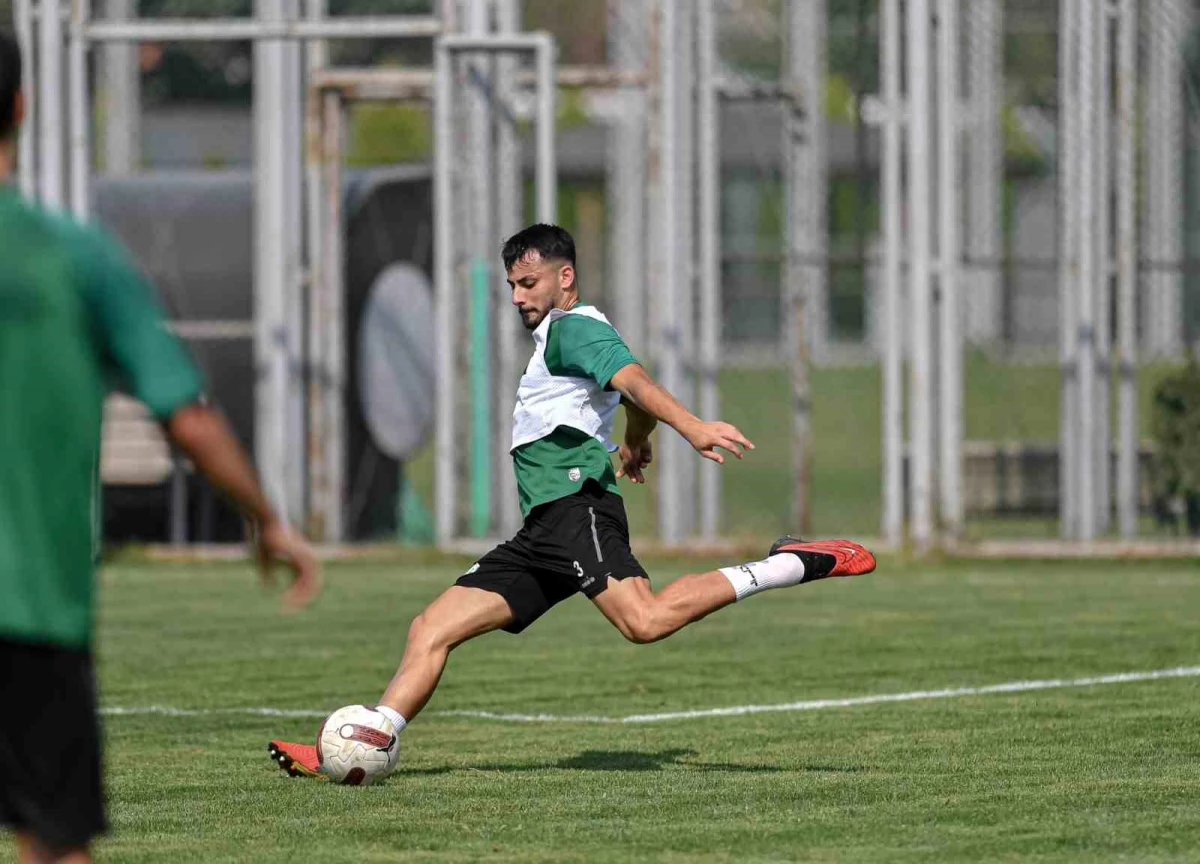 Bursaspor, Beyoğlu Yeni Çarşı maçı için hazırlıklarını sürdürdü